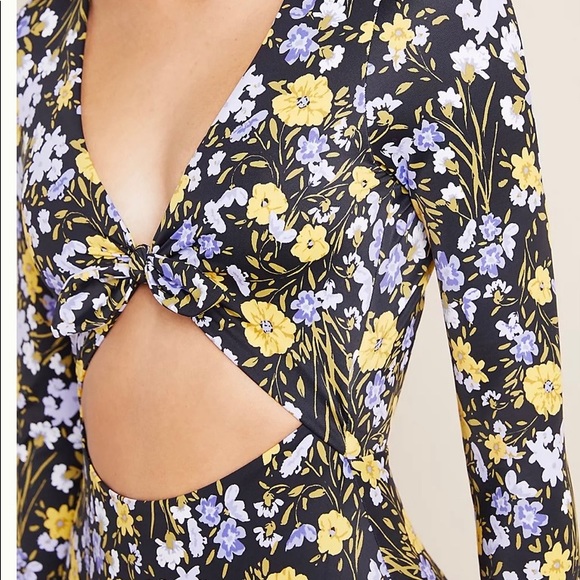 Tori Praver Paige 1pc - Picture 3 of 4